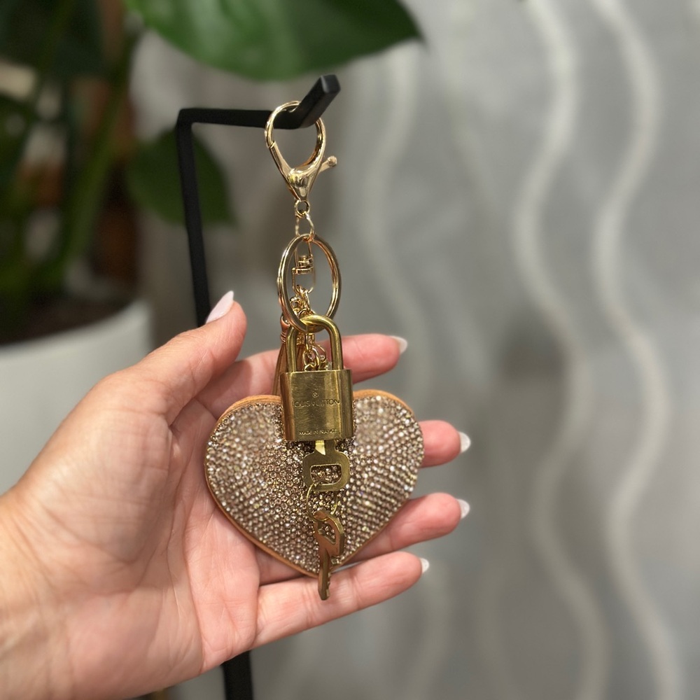 Authentic Louis Vuitton Lock & 2 Keys #315 w Unbranded Charm Rhinestone Heart - Picture 6 of 7